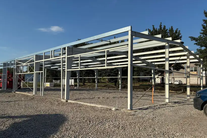 We have completed two prefabricated insulated halls in Třinec for Arokis Meliv