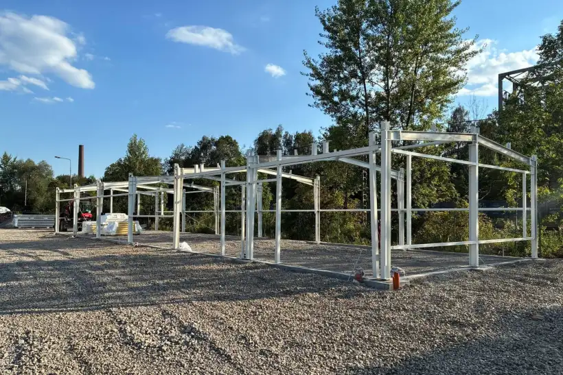 We have completed two prefabricated insulated halls in Třinec for Arokis Meliv