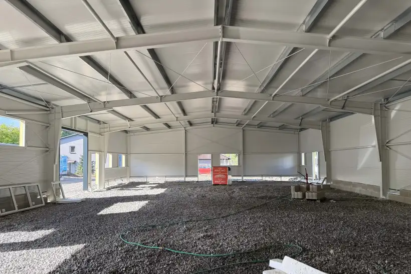 We have completed two prefabricated insulated halls in Třinec for Arokis Meliv