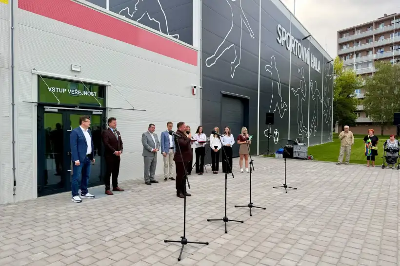 Slávnostné otvorenie športovej haly v Chropyni