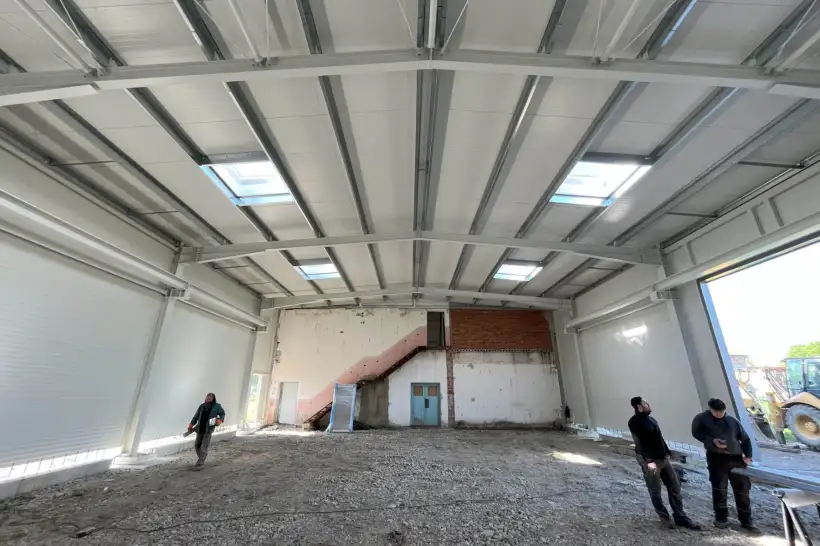 Production hall with 3.2t crane Chytil