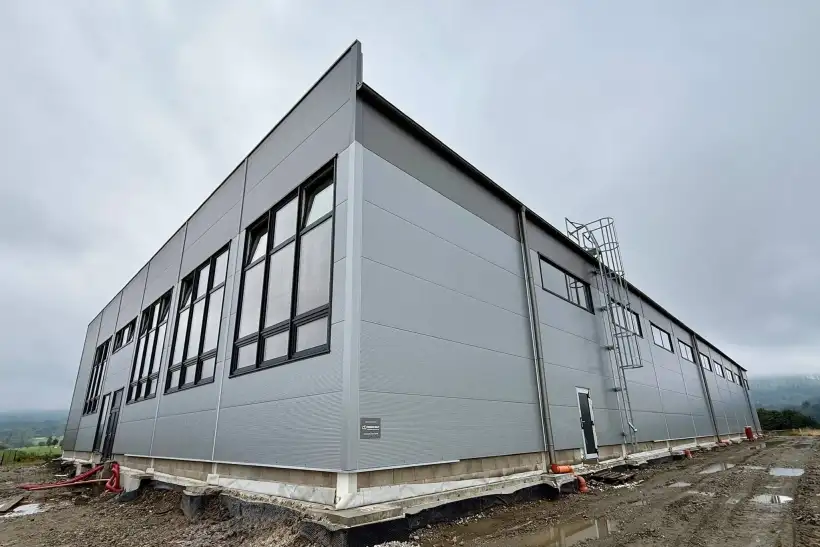 Odovzdali sme výrobnú halu pre SALU Systems v Jablunkove