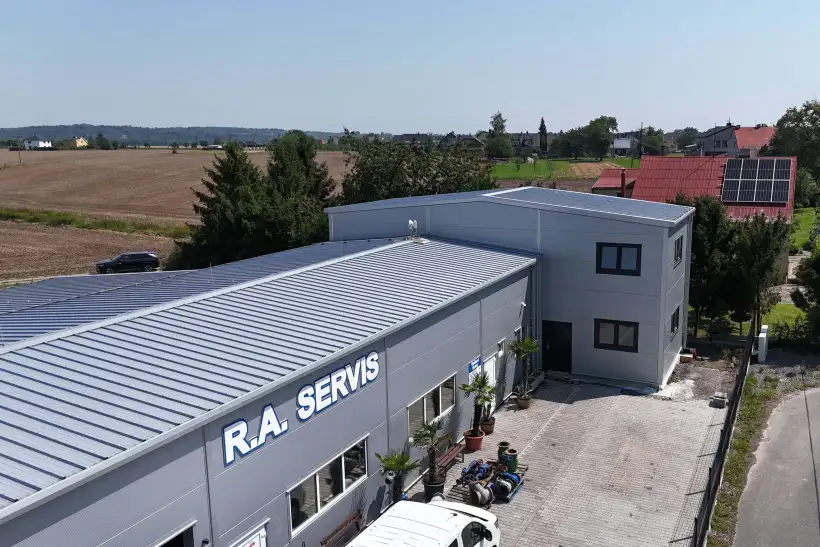 Dvoupodlažní-administrativní-přístavba-ve-Štěpánkovicích-pohled