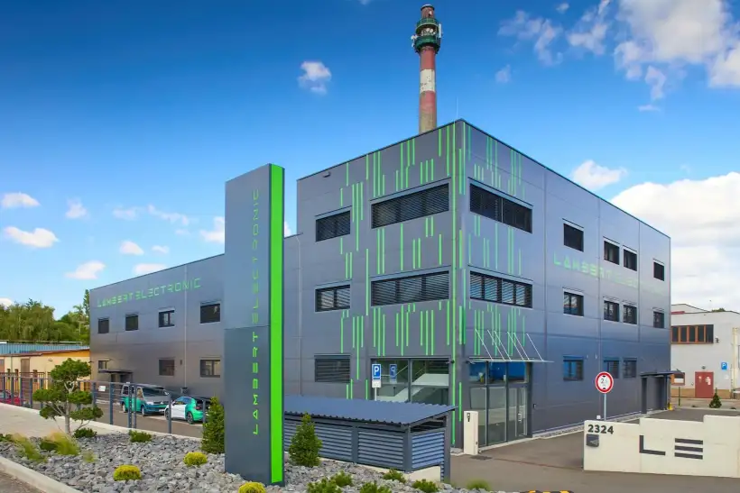 Administrativně-výrobní-hala-Lambert-Elektronics-celá-hala