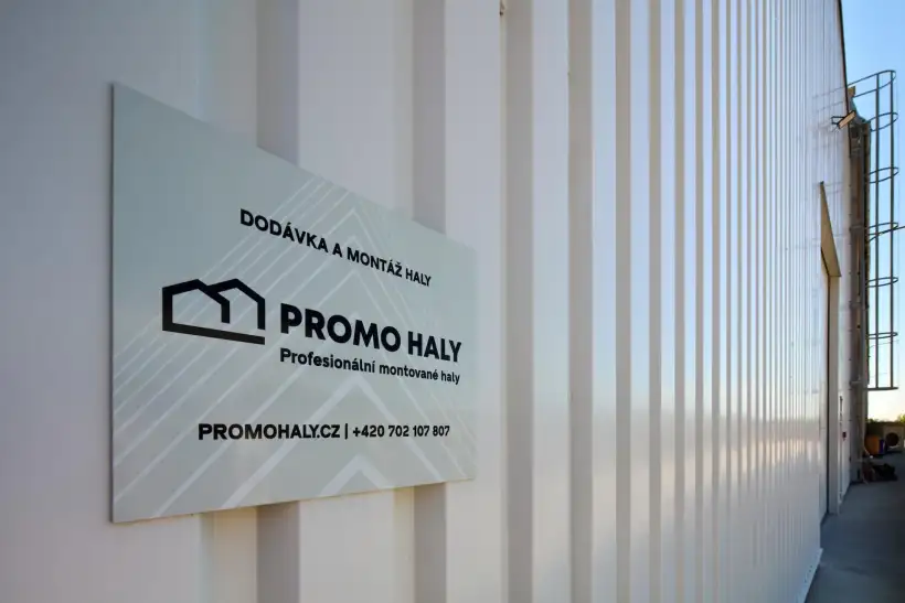 Skladová pultová hala s žeriavom 3,2 t v Grygove