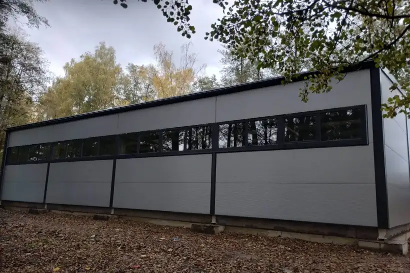 Skladová hala v Horných Lomanoch pri Františkových Lázňach