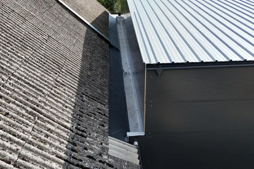 Zateplená-skladová-a-výrobní-hala-v-Babicích-u-Šternberku-detail-střechy