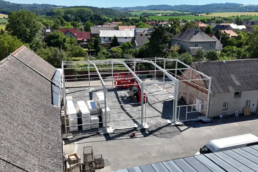 Zateplená-skladová-a-výrobní-hala-v-Babicích-u-Šternberku-realizace-konstrukce