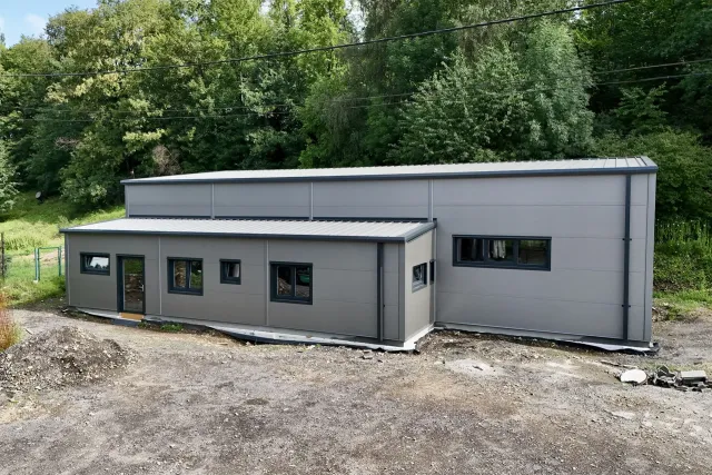 Administratívna a servisná hala nákladných vozidiel PS Trans Český Těšín s.r.o.